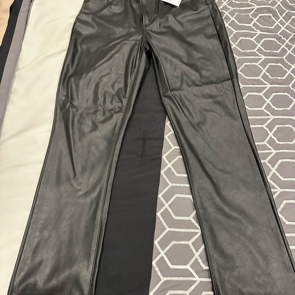 Faux leather pants Gap! 
Never worn, to big . Fits true to size . - Picture 3 of 3